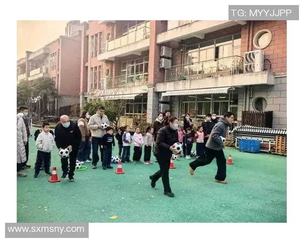 一个新足球礼物带来的快乐与友谊的传递与成长